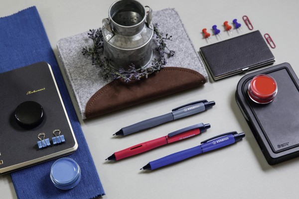 Tintenroller mit Druckmechanik - STABILO PALETTE in rot - Strichbreite F (0,4 mm) - Einzelstift - Schreibfarbe rot